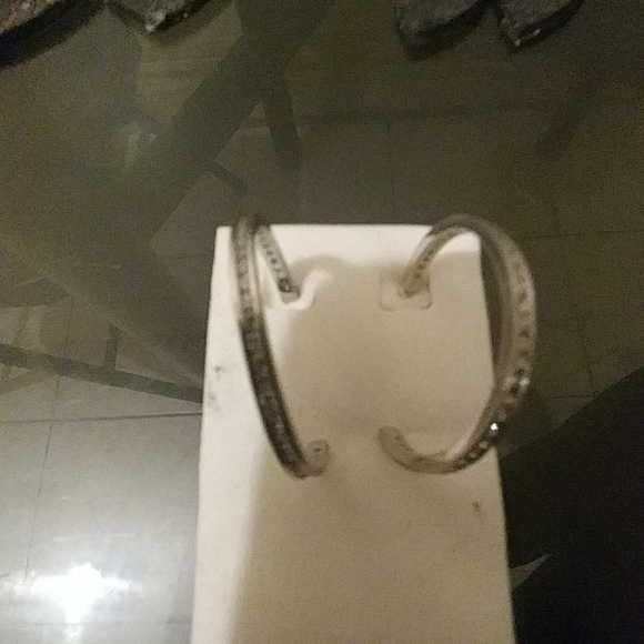 💜NWT Zirconia round solver Earrings - Picture 4 of 6